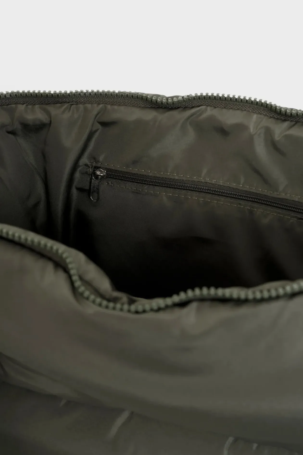 Travel Puffer Bag